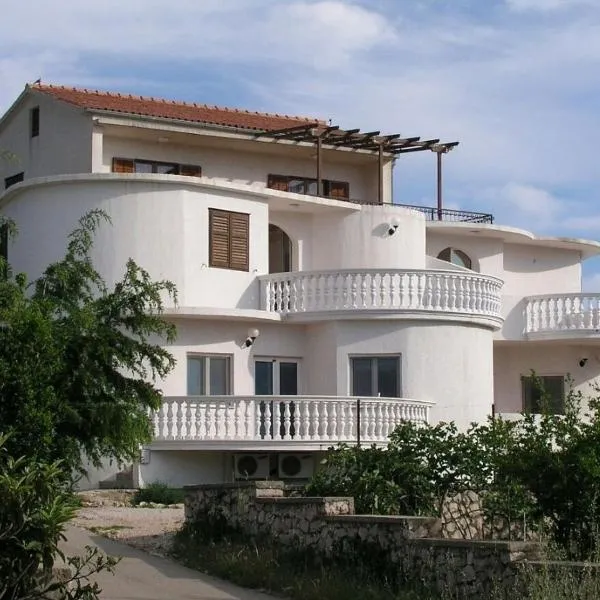 Apartments Sunshine Milin, hotel in Jezera