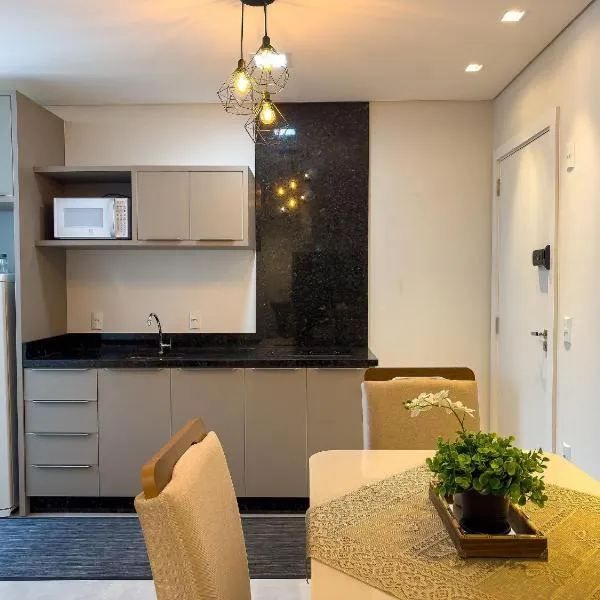 Studio confortável | Ao lado da Unifebe, hotel em Brusque