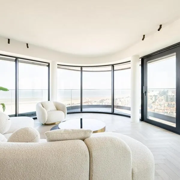 Unique penthouse with sublime sea views, hotel in Knokke-Heist