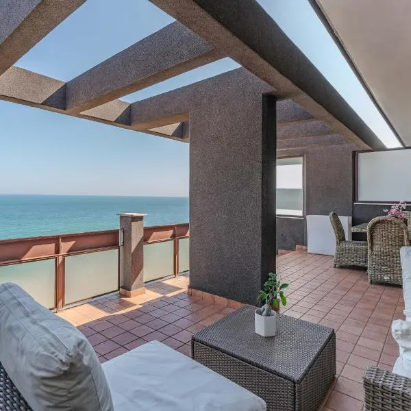 Loft Corso Trieste Terrazza sul Mare, hotel v Bari