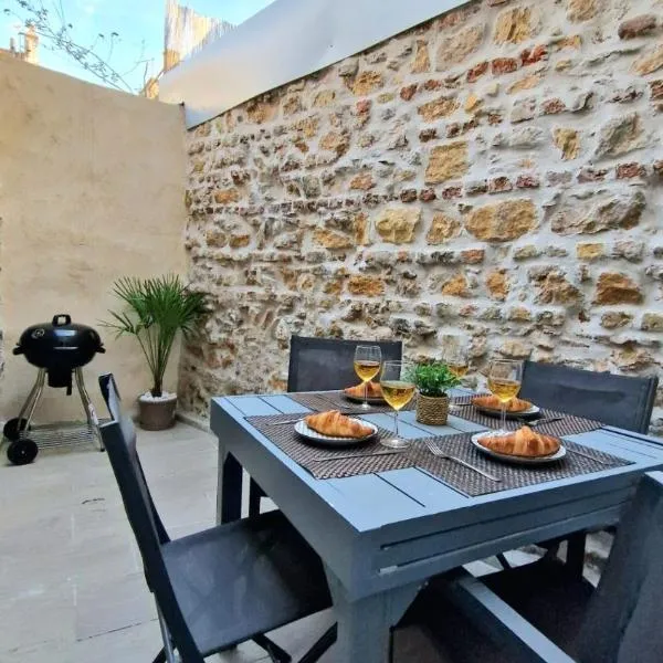 Proche Nausicaa, gare & remparts, spacieuse maison 3 chambres, cour privée, parking gratuit, Adaptée aux vélos, khách sạn ở Boulogne-sur-Mer