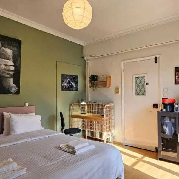 एथेंस में, होटल Cosy 1BR Apt with Balcony in Vibrant Exarcheia