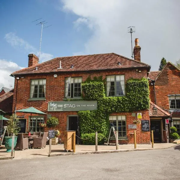 The Stag on the River, hotel v destinaci Godalming
