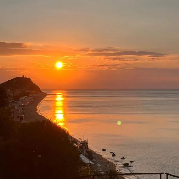 Lo Scoglio Apartment, hotel v destinaci Varigotti