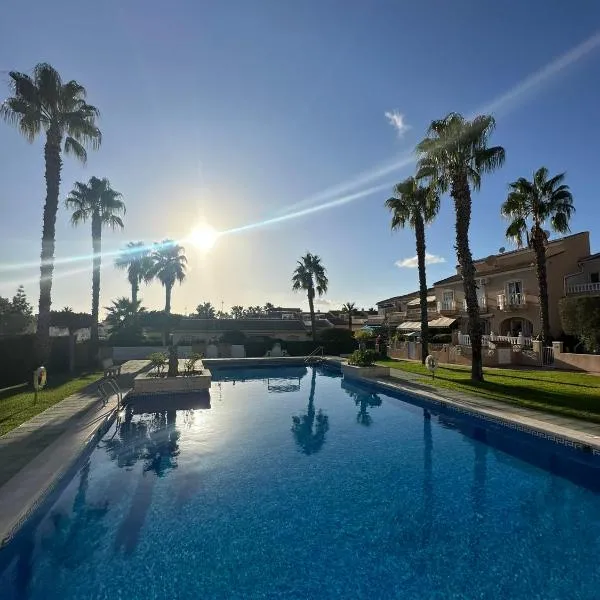 Luxury Holiday Townhouse with Pool II Casa Macarena 02, hotel em Ciudad Quesada