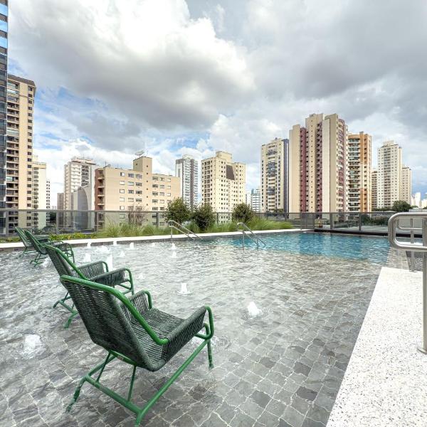 Estúdios com piscina ao ar livre no lounge