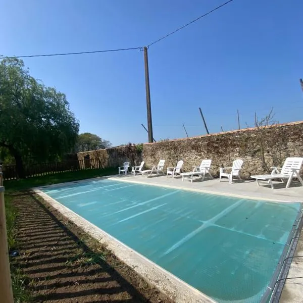 Le Cocon - Domaine de la Houblette, hotel in Challans