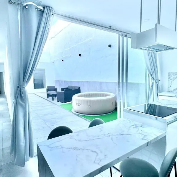 The white house, hotel din Vecindario