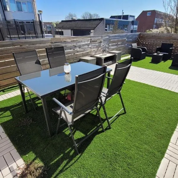 Luxurious apartment to enjoy in- and outdoor life, hotel a Capelle aan den IJssel