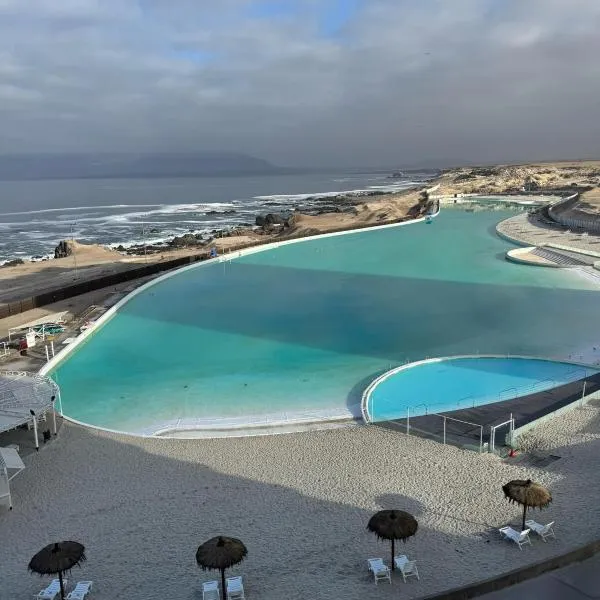 Hermoso departamento con laguna navegable - laguna en mantencion, hotel in Antofagasta