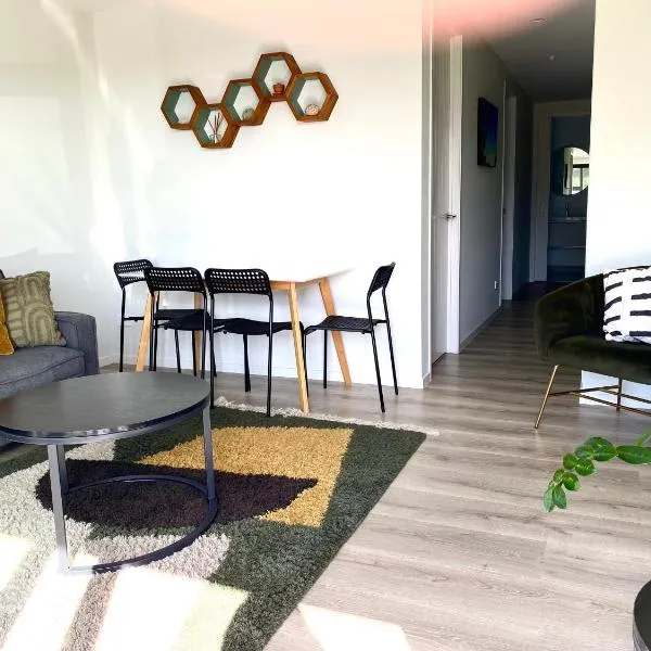 New 2 bedroom unit close to Beach and Village, hotel v destinaci Waihi Beach