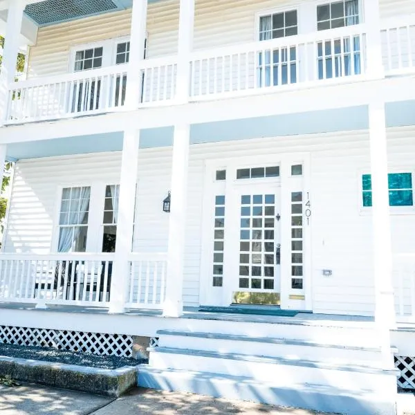 White Magnolia Galveston - Walk to Beach, Strand, Cruise, Pleasure Pier, hotel en Galveston