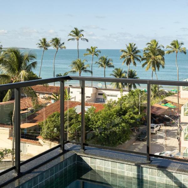 Centro da vila a 50m do mar com cozinha completa, varanda e piscina com vista panorâmica