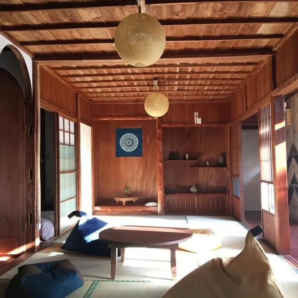 海が目の前の秘境にある癒しの宿めぐりて, khách sạn ở Setouchi