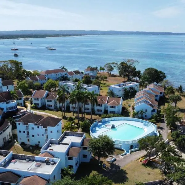 Negril beachfront oceanview studios 164 & 145, hotel di Orange Bay