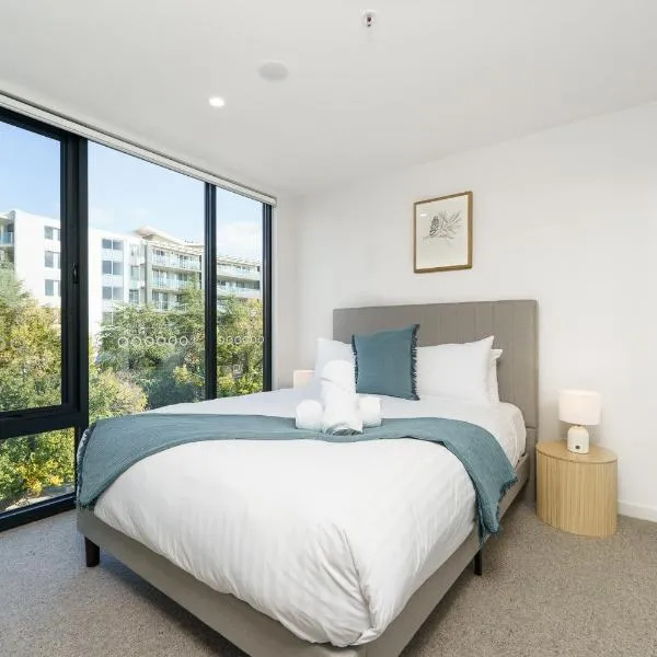 Sleek Braddon Apartment Near Canberra Centre - Hosted by Canstay, hotel in Braddon