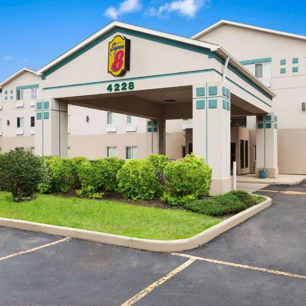 Super 8 by Wyndham Aurora/Naperville Area, hotel in Aurora