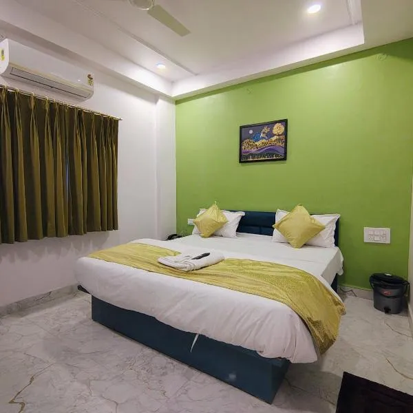 Hotel The Hood, hotel di Nagpur