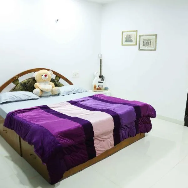 1 BHK luxury Bedroom Penthouse ,Couple Friendly, ξενοδοχείο σε Belgaum