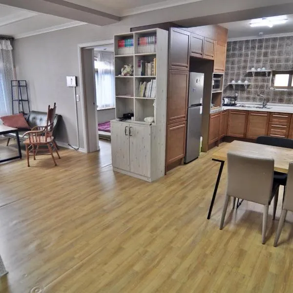Cozy Home at Gangneung Central Market, hotel in Gangneung
