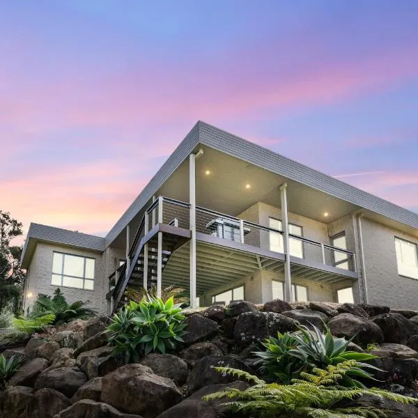 Serene Luxury Retreat on Malua Bay, hotel i Malua Bay