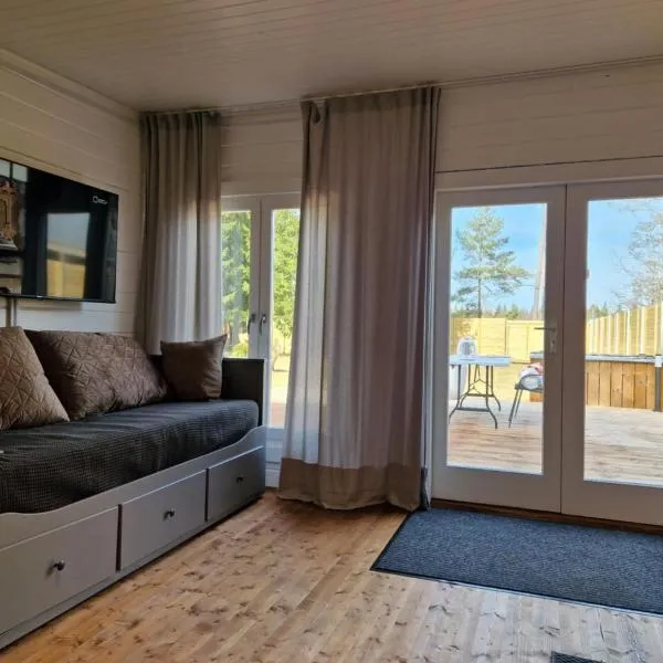 Liivakõrtsi väike puhkemaja saunaga, hotel v destinaci Rõmeda