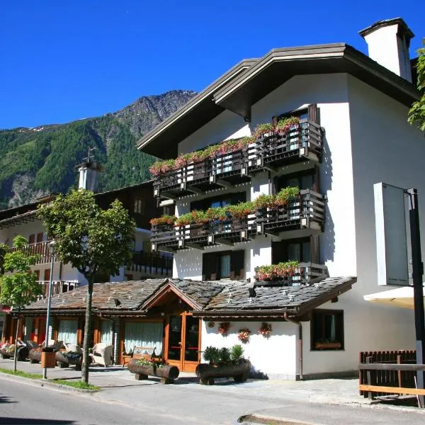 Hotel Les Jumeaux Courmayeur, hotel v destinaci Courmayeur