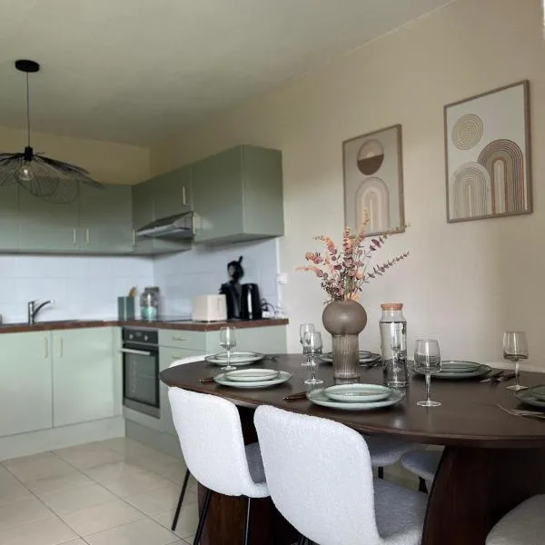 Nice french Riviera, parking gratuit, Tram L1 AU PIED de l'immeuble, готель у Ніцці