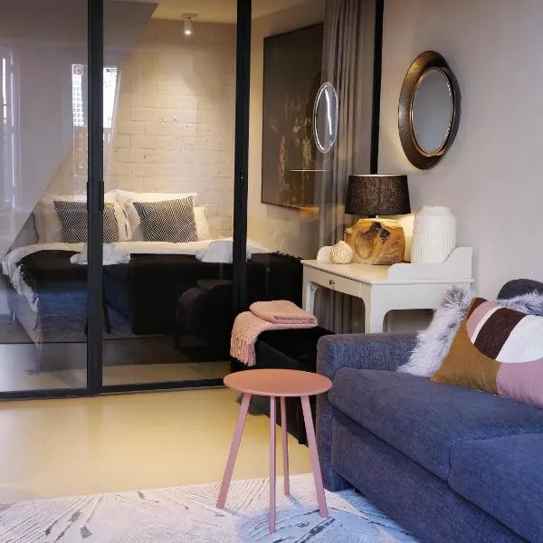 CANAL APARTMENT AMSTERDAM CENTRAL 4p: Amsterdam'da bir otel