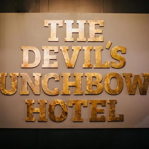 The Devil's Punchbowl Hotel, hotel in Hindhead