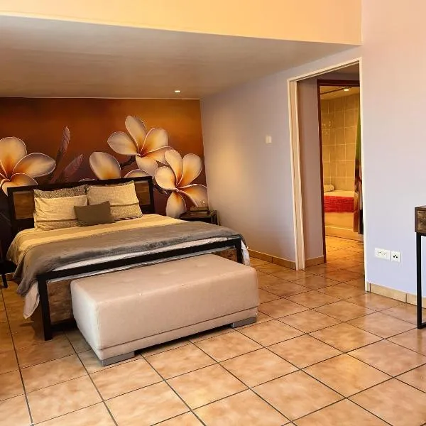 'Maison M' chambres d'hôtes, hotel in Surin