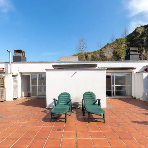 Exclusiva Terraza y parking a 5 min de Bilbao, hotel in Bilbao