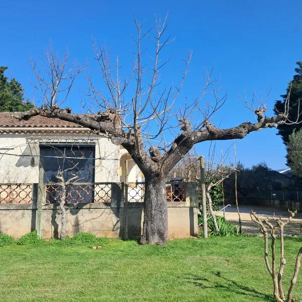 Villa proche de l Ardèche, hotel v destinaci Saint-Paulet-de-Caisson