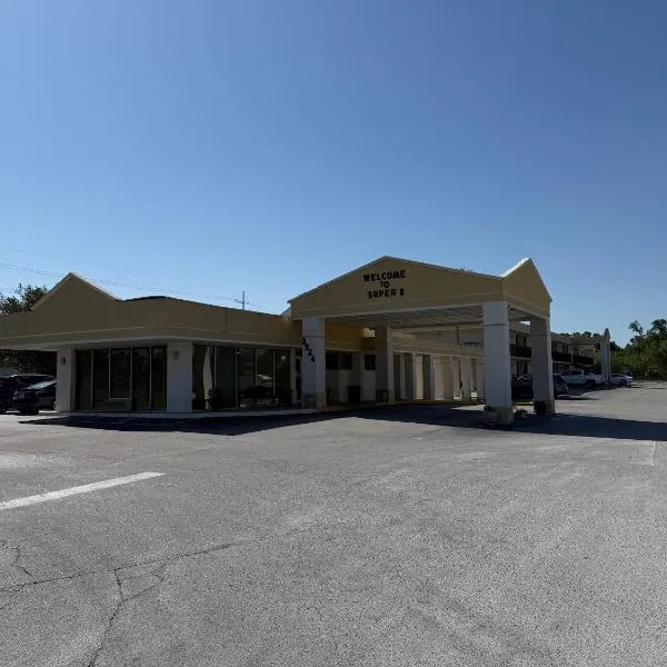 Super 8 by Wyndham Ocala I-75, hotel v destinaci Ocala