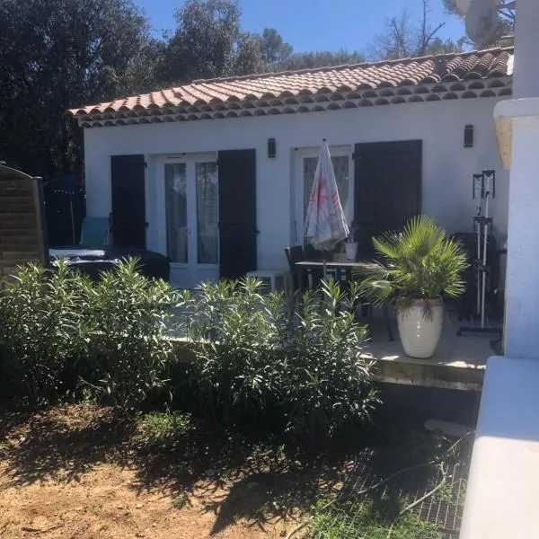 T2 aile de villa et Spa-jacuzzi privé et illimité et plateau d'acceuil offert!, hotel v destinácii Camps-la-Source