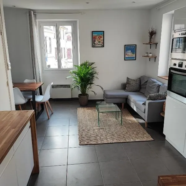 Joli appartement dans un village provençal à 5 mn de Marseille, hotel in Allauch
