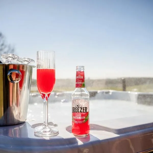 Luxury Rural Retreat with Jacuzzi near Lund & Malmö, hotel in Kävlinge