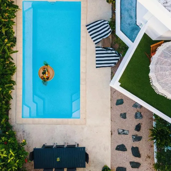 Coco Beach I - Seaside Home , Pool , Beach at 200 meters, hotel in Pointe aux Cannoniers