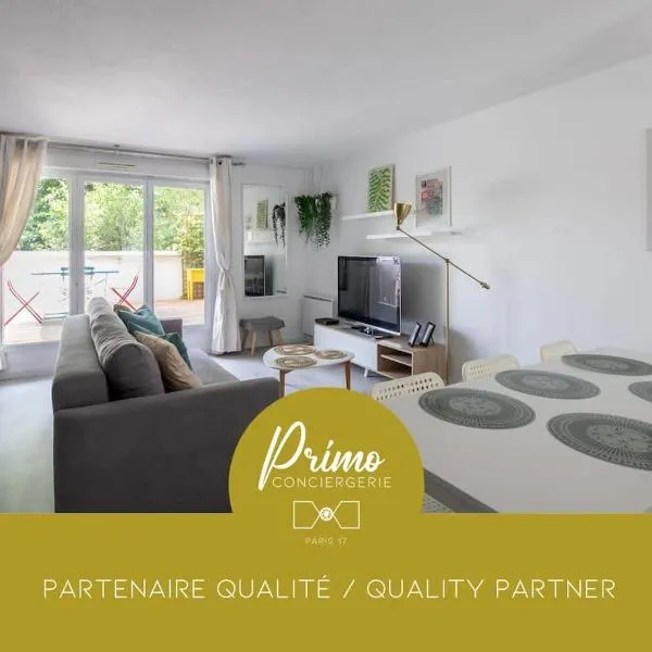 Le Picasso - Métro 5, terrasse, très calme, отель в городе Бобиньи