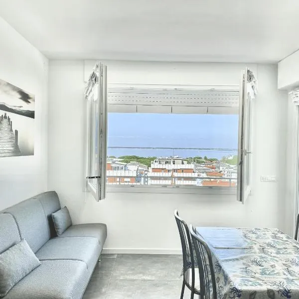 La Terrazza sul Mare with parking, hotelli kohteessa Lignano Sabbiadoro