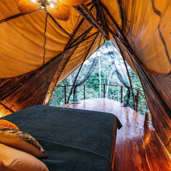 Jungle Gayborhood Hotel and Retreat Center, hotel v destinaci San Luis