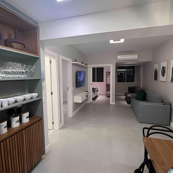 Apartamento 2 quartos reformado na quadra da praia - Foto 3