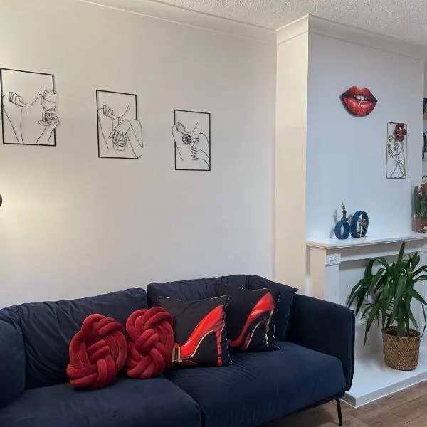 Private main door Two Bedrooms Apartment, hotel in Edinburgh