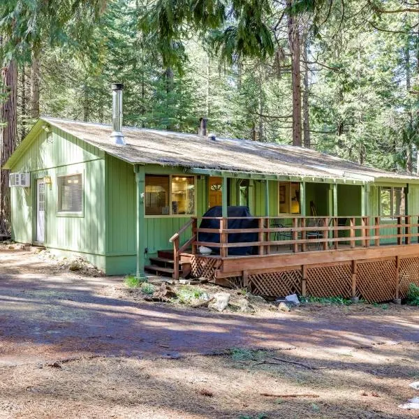 Stay Near Big Trees, Bring Your Pets Arnold Cabin, hotel i Arnold