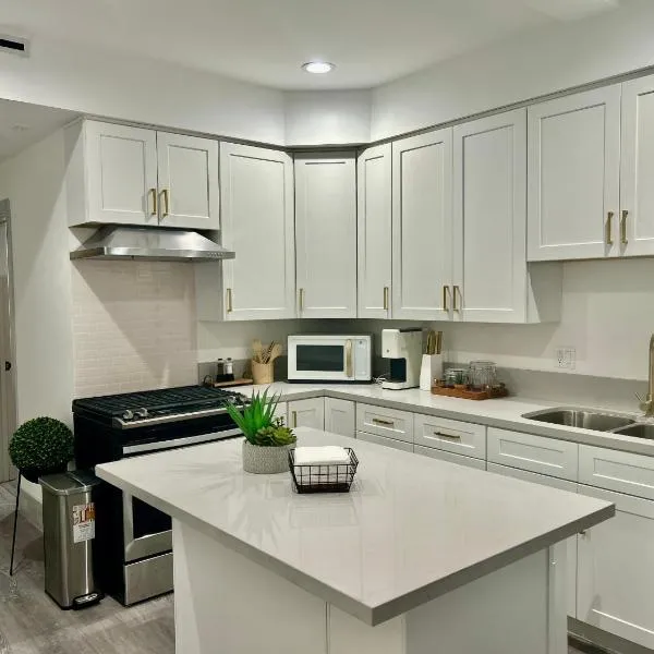 Newly Built Stylish Modern 2B In LA, hotel v destinaci North Sherman Way