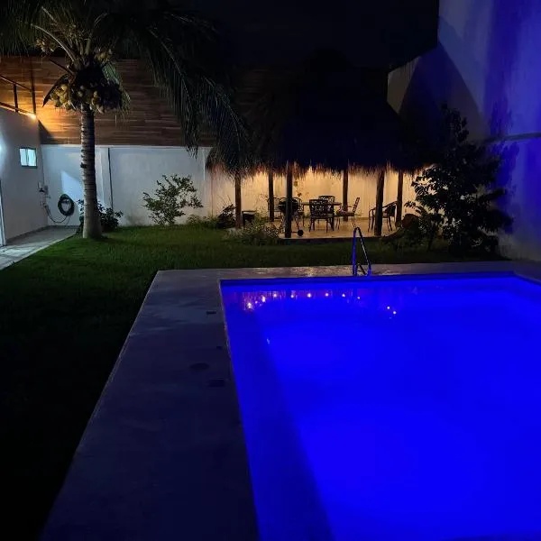 Casa Palancar with beautiful swimming pool and private palapa, готель у місті Косумель