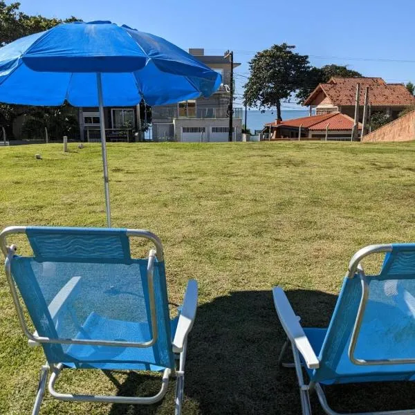 Chalé frente mar em área privativa 1200 m2, hotelli kohteessa Penha
