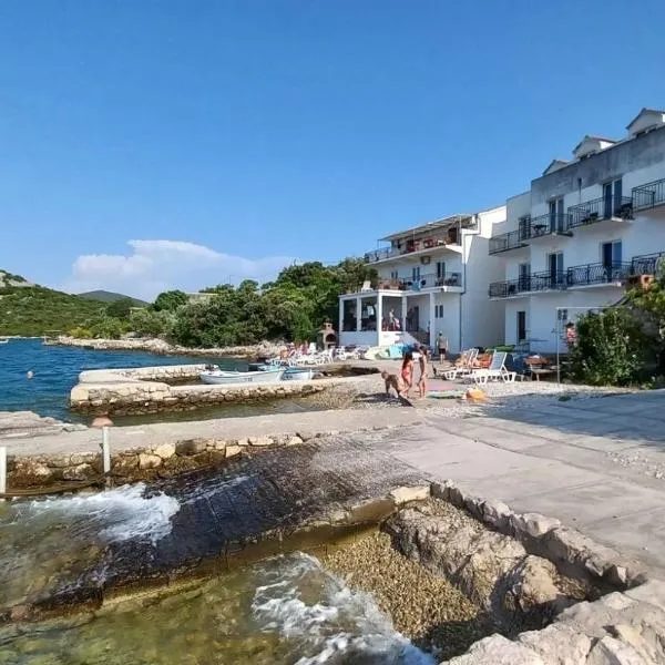 Apartments by the sea Cove Pjestata, Peljesac - 24021, hotel u Janjini