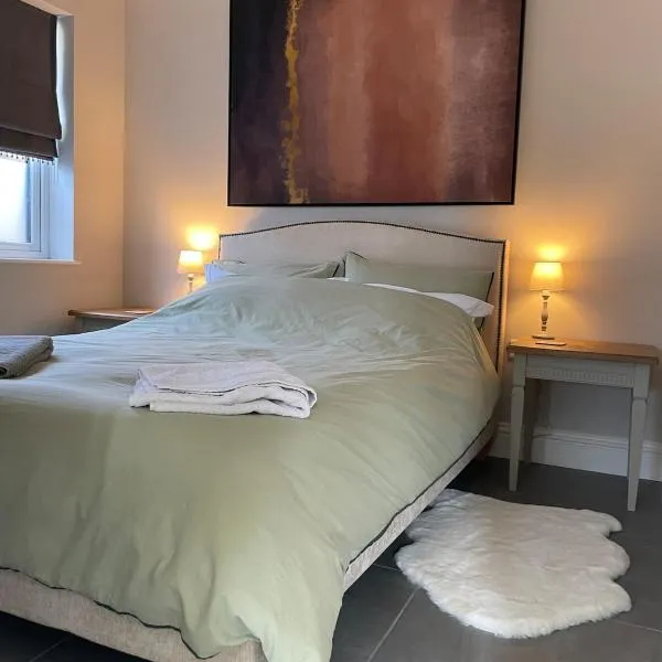 Cosy hideaway in Dorset, hotel in Motcombe