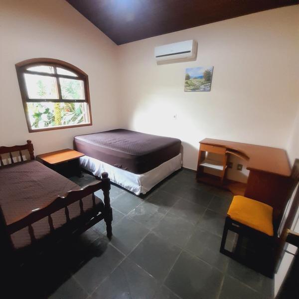 Casa com piscina e churrasqueira a 100 metros da praia - Foto 2